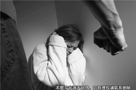 丈夫违反承诺再对妻子家暴，妻子起诉离婚获支持