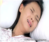 妻子未经丈夫同意而流产，离婚时丈夫索要精神赔偿