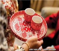给付女友彩礼后女友父母悔婚，男子起诉女友一家返还彩礼